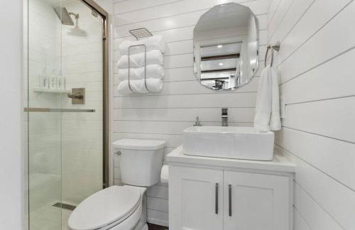 The Tiny 'Tainer - Tiny Container Home w. Hot Tub! - Foto 18