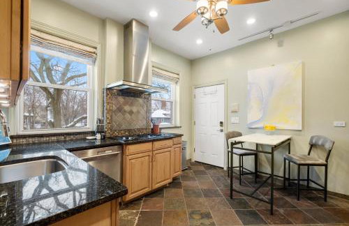 Elegant and Chic 2Bed 2Bath steps from the lake! - Foto 19