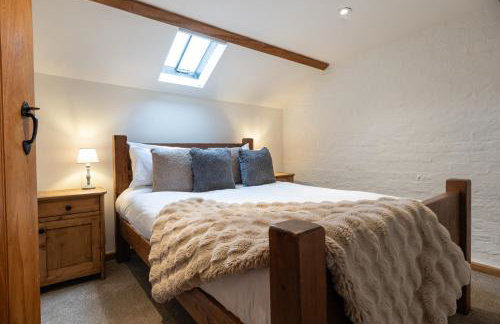 The Coach House - Beautiful Home in Cheltenham! - Photo 29
