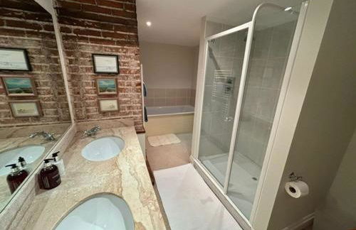 Spacious 4 bed family home near coast - Foto 31