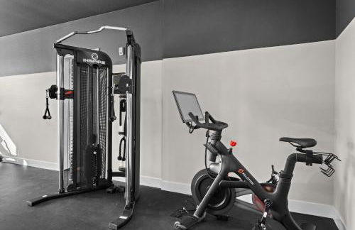 Deluxe 2BR Near Amp, Culture & Walmart wPool - Photo 15