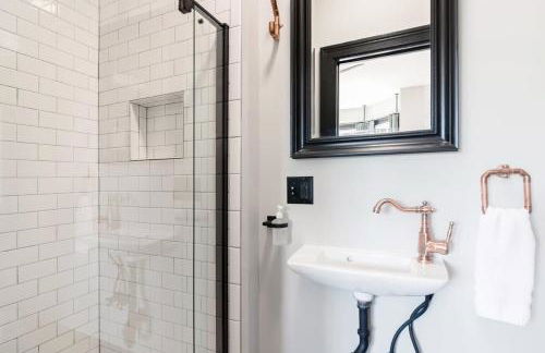 Massive 6BR & 4BA Private Duplex Townhouse Central - Foto 46