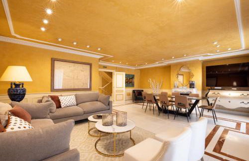 CASA CON PISCINA EN EL CENTRO - Foto 3