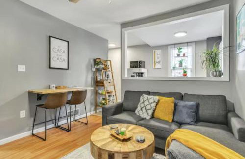 Studio near Arsenal Park l Street Parking - Foto 1