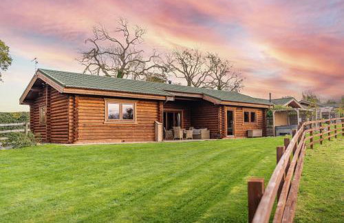 Hunters Lodge - Photo 1