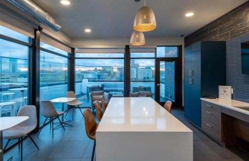 Modern Studio Apt with Rooftop, Gym, and Parking - Foto 20