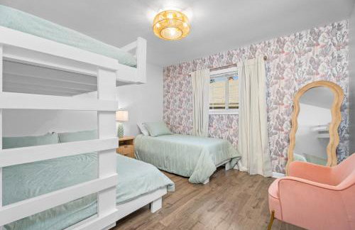 Relaxed Luxury Pet Friendly Home with Pool and Backyard Lounge in San Antonio, TX - Foto 38