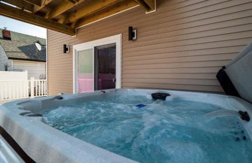 Hot Tub N64 Mins to Downtown Sleeps 8 - Foto 26