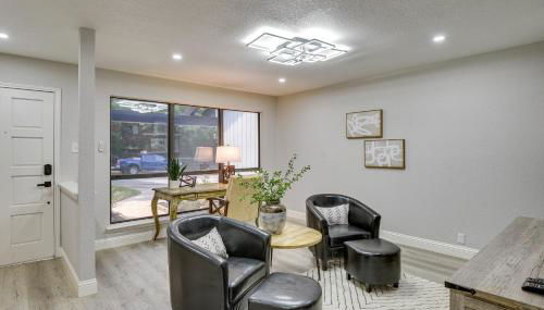 11 Mi to Six Flags! Poolside Oasis in Bedford - Foto 5