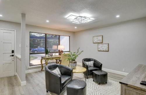 11 Mi to Six Flags! Poolside Oasis in Bedford - Foto 5