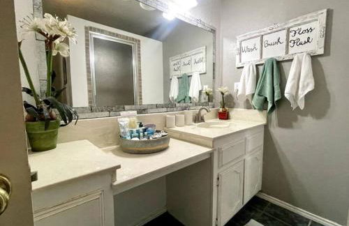 Rest, Relax & enjoy the entire cozy vacational home! - Photo 10