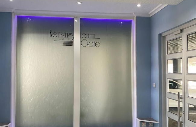 Kensington with pool - Photo 22