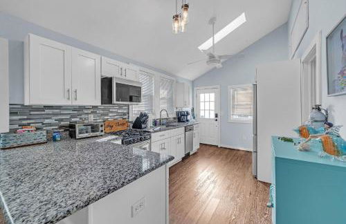 Cozy 3-BR Retreat, Four Blocks to Beach & Boardwalk home - Foto 8