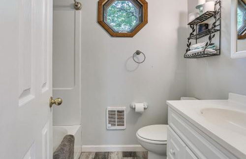 Screened Porch and Deck Pet-Friendly Poconos Escape - Foto 14