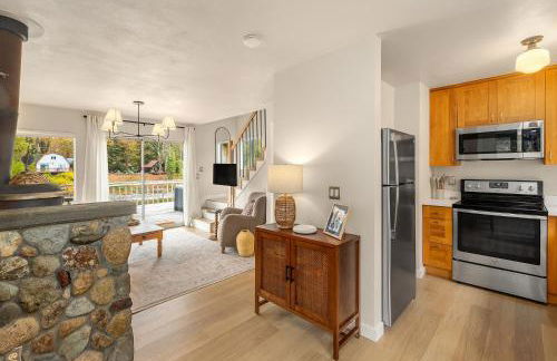 Riverfront Retreat Hot Tub Sauna Yard Gazebo and VIEWS - Foto 18