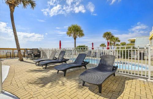 Just Beachy - 5 Bedroom Beach Front Home! Sleeps 20 Home by RedAwning - Foto 87