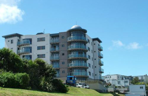 Stunning Two Bed Sea View Apartment with Pool & Gym - Foto 12