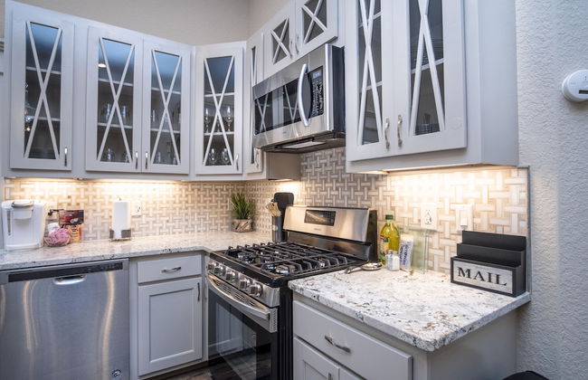 Brand NEW Large Impressive House Near Downtown! - Photo 17