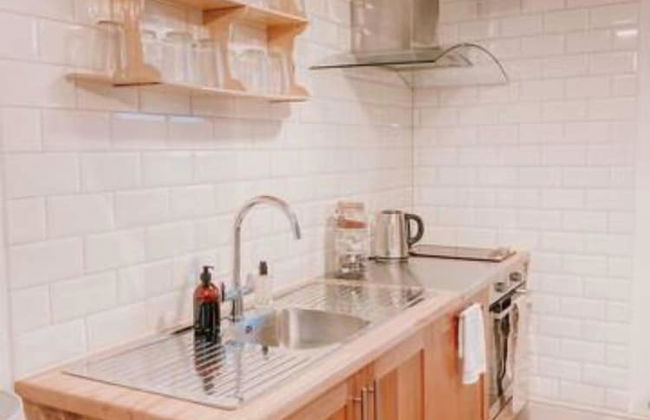 Stylish Town Centre Apartments - Photo 23