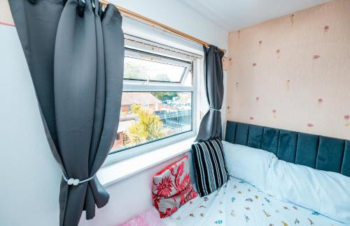 Family & Group Stay in Manchester - Free Parking - Foto 11