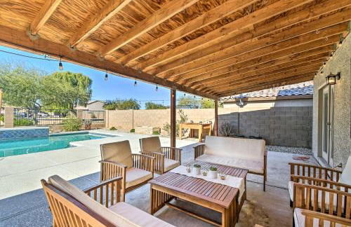 1 Mi to Surprise Stadium! Desert Poolside Oasis - Foto 2