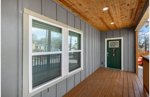 Retreat to a Brand-new Downtown Home 4br/3ba! - Foto 3