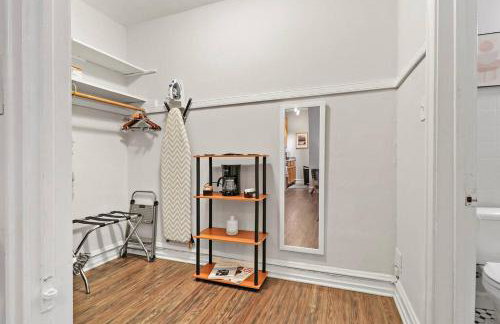 City Charm Studio Apt in Chicago - Kenwood 205 - Photo 12