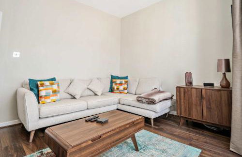 Cosy Apartment in Stunning Didsbury - Photo 3