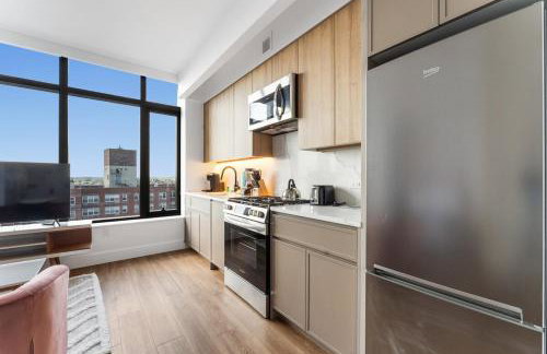 Sleek and Stylish Studio, Luxe Perks in Prime Spot - Photo 8