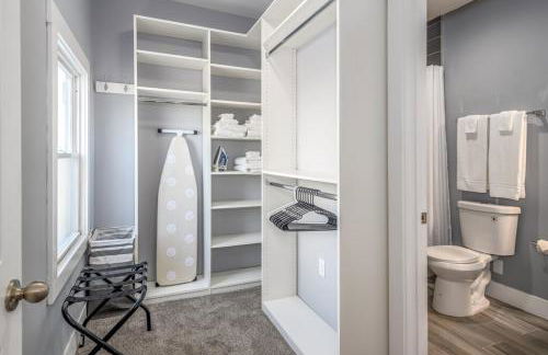 Prime Walnut Hills, 5min to UC, Lux King Beds, Sleep 6ppl, Smart TVs - Foto 13