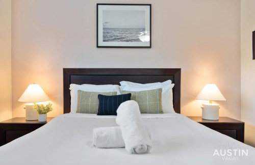 Waterfront Loft w Park View with Pool and Dock Access - Foto 18