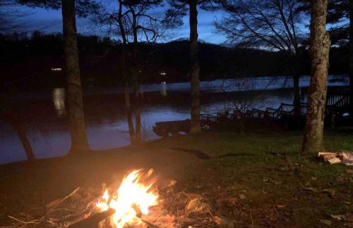 Enchanting Cabin with Breathtaking Sunset and Lake Views in North Carolina - Photo 27