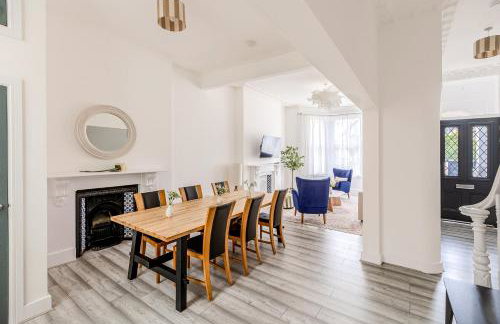 Immense Bright 5BR House near Kensington Olympia - Photo 7