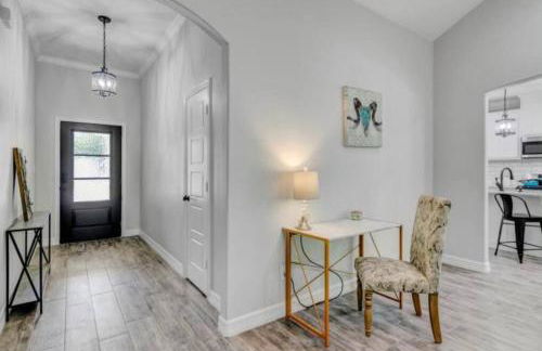 Reduced! Newly Renovated Luxe West Beaumont w Priv - Foto 21