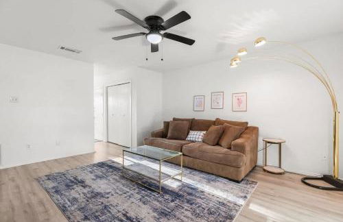 Townhome 4bds, Fast WiFi, 2 Mi to Seton, 6 mi to Fort Cavazos, Professionally Managed by Stay Albatross - Foto 14