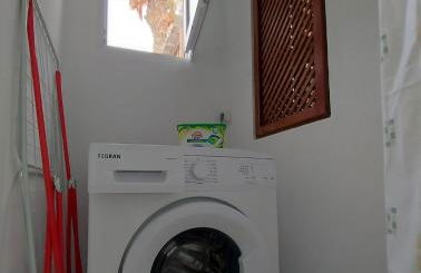 Bungalow with Sunny Private Terrace - Secure Bike or Board Storage - Foto 22