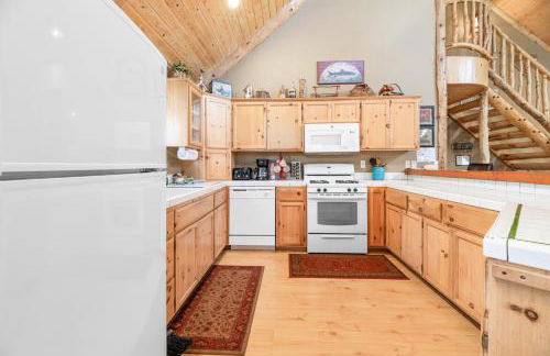 Abe's Cool Cabin - Nice luxury home with a game room, hot tub, and pool table - Foto 20