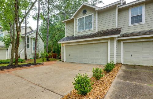 Modern Woodlands Townhome with Spacious Yard and Patio - Photo 29