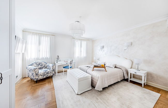 Luxury Lakefront Catullo with pool - Photo 22