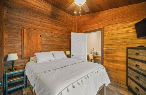 Tranquil Suite with Porch Less Than 2 Mi to Cedar Lakes! - Foto 11