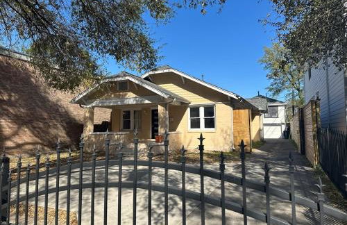 Cozy & Chic Apt King Bed -Free Parking - Foto 9