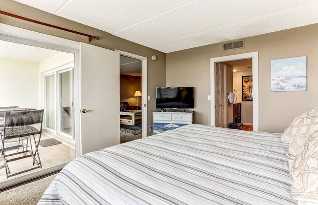 Recently Renovated Ocean Front Condo by RedAwning - Foto 4