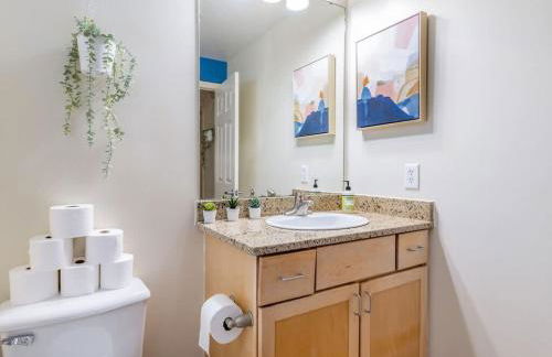 100 Year-Old Historic Brick 2BR Loft & Large Patio & Hammocks & High Ceiling - Foto 87