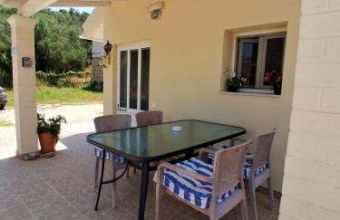 Albert's Place - Photo 2