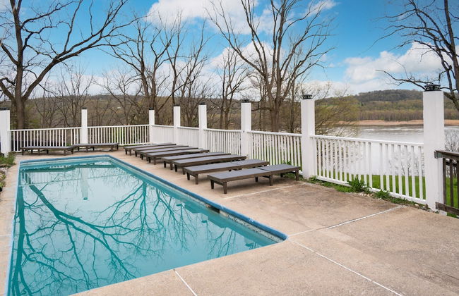 River Lodge by Avantstay 11 BR Historic Estate w/ Pool & Views of Hudson! - Foto 26