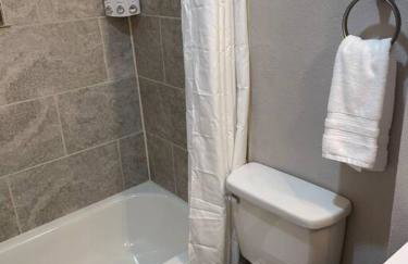 Studio w Balcony - Near Nob Hill and Hospitals - Foto 8