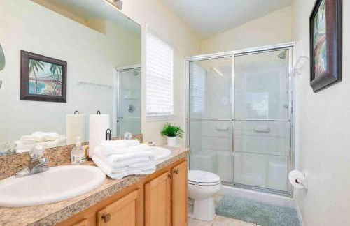 5 bedroom, 7 bed , 3 bathroom Midterm Rental Home with Pool and Game room, near Disney - Foto 13