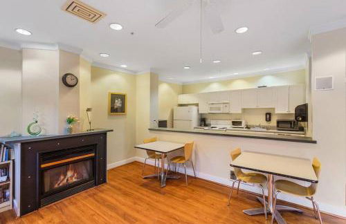 Belltown's Flower Moon, near The Space Needle - Foto 22