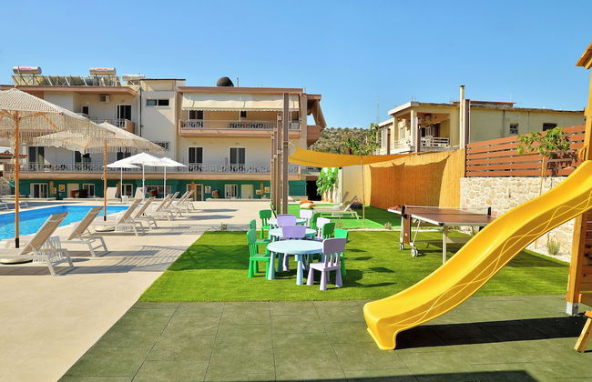 Stork Holiday Apartments - Garden & Sea View - Photo 35