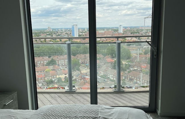 Delightfully Spacious Bright 2bedroom - Photo 1